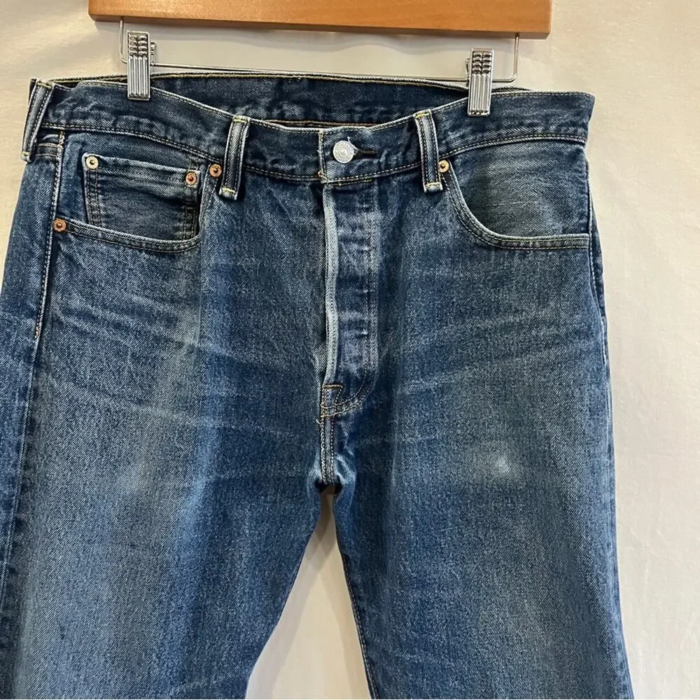 Levi's 501 Buttonfly Straight Medium Wash Denim Jeans Mens 34x30 Classic Basic